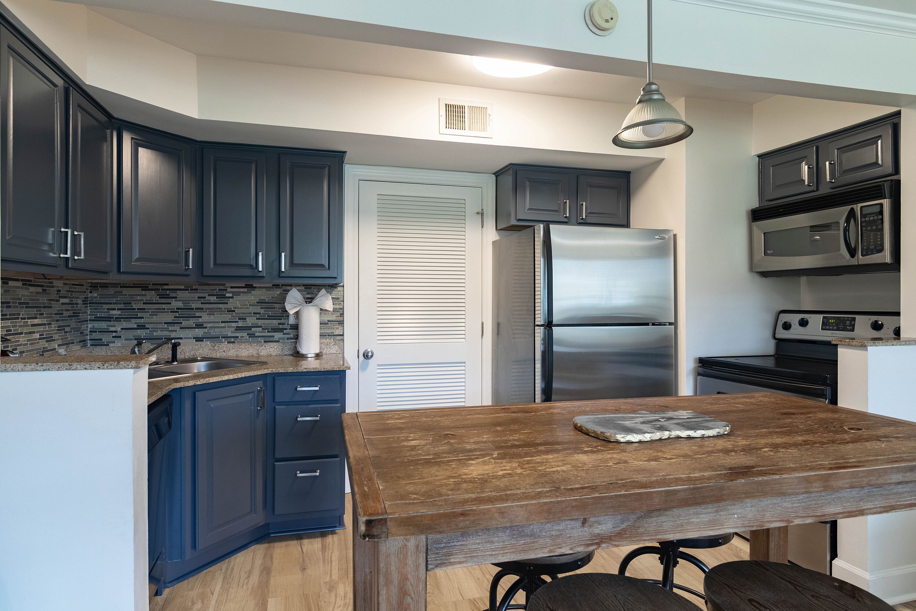 冰箱、微波炉、烤箱、炉灶