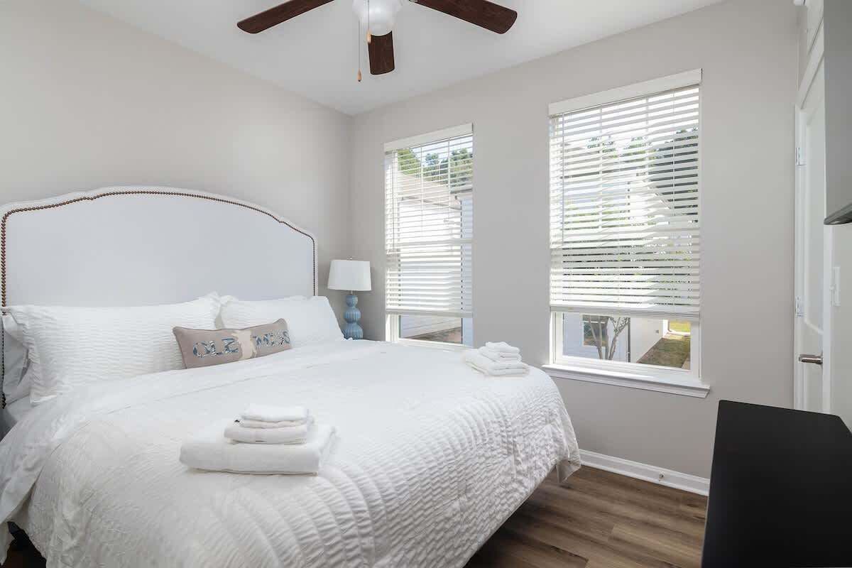 4 bedrooms, iron/ironing board, free WiFi, bed sheets