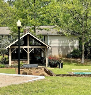 المنطقة المحيطة بالمنشأة