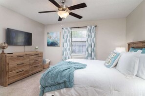2 bedrooms, iron/ironing board, free WiFi, bed sheets - Lovely Hotty Toddy Haven, Quick Walk to Ole Miss! (Oxford)