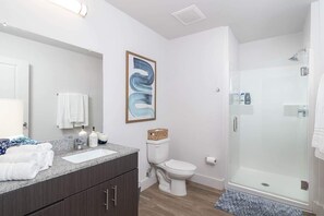 Shower, hair dryer, towels, shampoo - Welcome to the 50 YARD LINE! (Oxford)