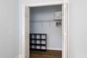 Interior - West Jackson Ave Condo (Oxford)