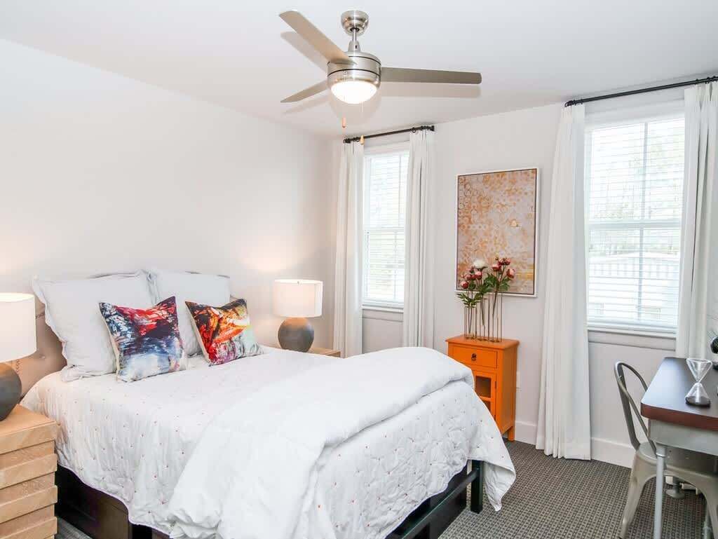 3 habitaciones, escritorio, tabla de planchar con plancha y wifi gratis 