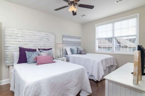 3 bedrooms, iron/ironing board, free WiFi, bed sheets - Rebel Retreat at The Mill (Oxford)