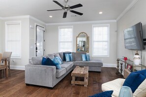 Living area - Rebel Retreat at The Mill (Oxford)