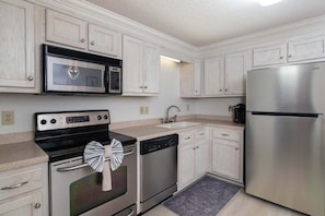 A kitchen with white cabinetry, stainless steel appliances including a microwave, oven, dishwasher, and refrigerator. - Walk to Game! 1/2 Mile from Campus (Oxford)
