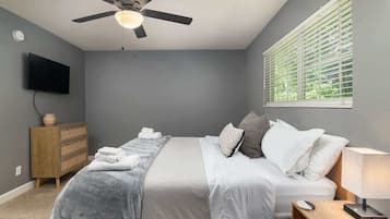 3 bedrooms, iron/ironing board, free WiFi, bed sheets