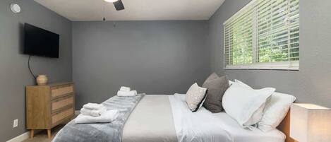 3 bedrooms, iron/ironing board, free WiFi, bed sheets