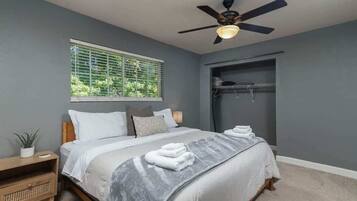 2 bedrooms, iron/ironing board, free WiFi, bed sheets