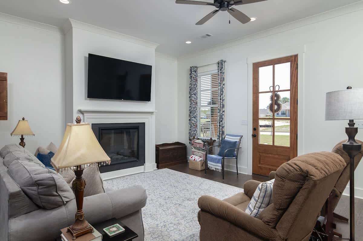 Smart TV, fireplace, offices
