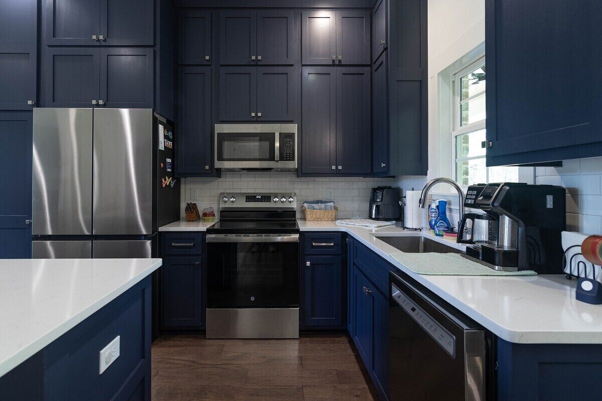 Frigorífic, microones, forn i placa de cuina 