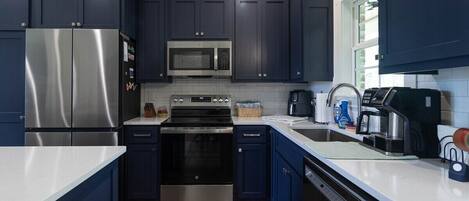 Frigorífic, microones, forn i placa de cuina