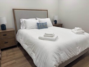 1 室のベッドルーム、アイロン / アイロン台、WiFi (無料)、ベッドシーツ