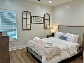 Silitysrauta/-lauta, ilmainen Wi-Fi, vuodevaatteet