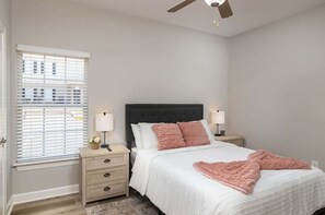 2 bedrooms, iron/ironing board, free WiFi, bed sheets - The Modern Sip (Oxford)