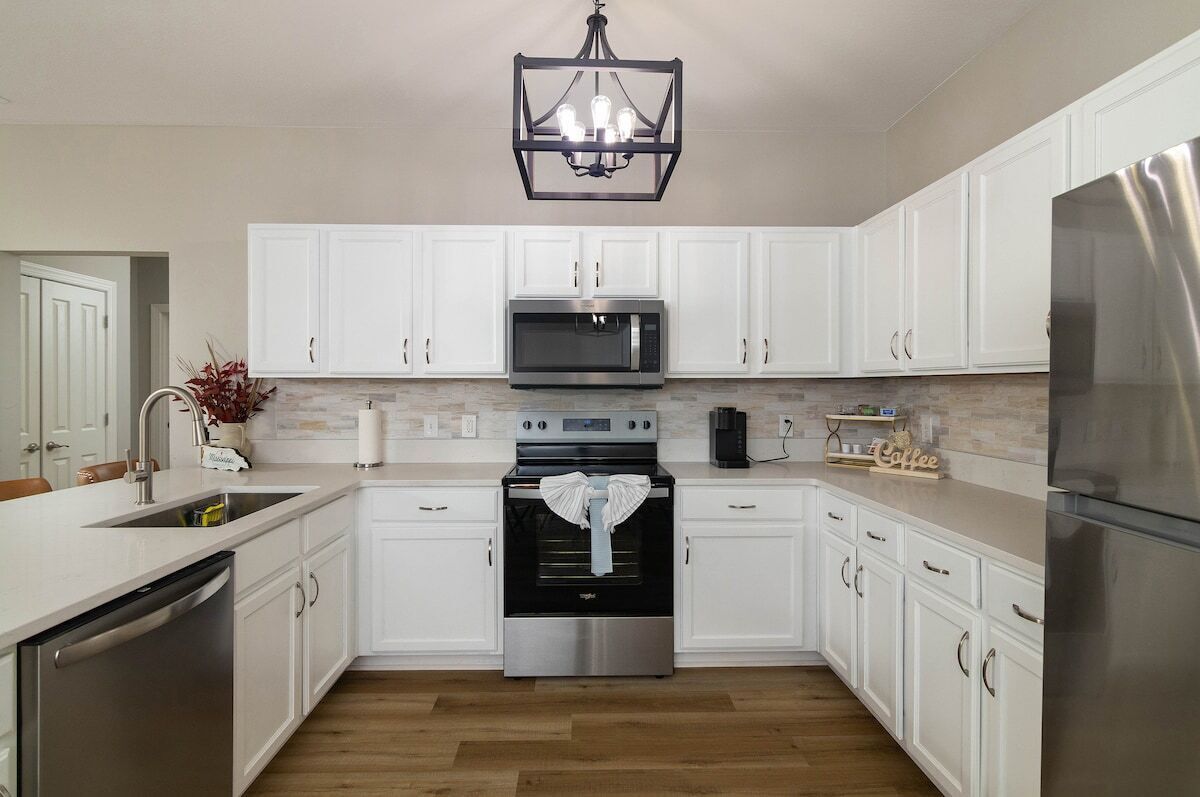 Refrigerador, microondas, horno y parrilla de estufa 