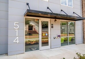 Exterior detail - The Happy Hour in Oxford (Oxford)