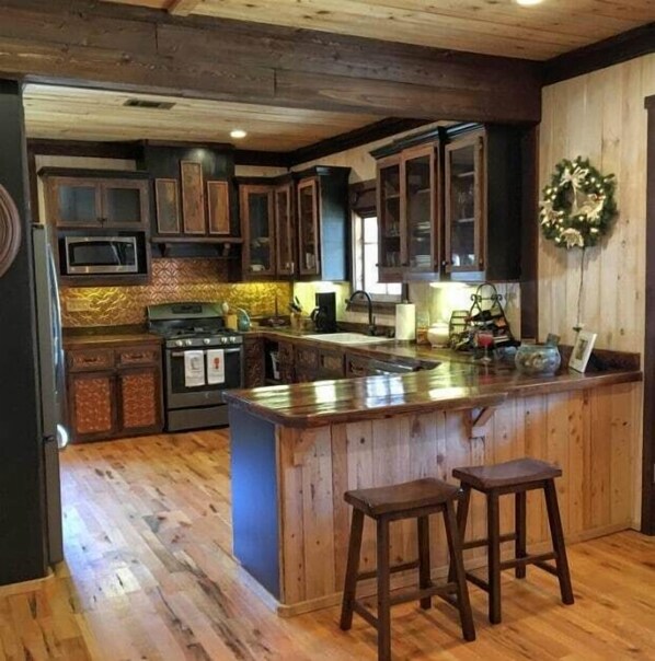 Private kitchen - The Lodge - Cypress Woods Place (Taylor)