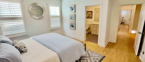 5 bedrooms, iron/ironing board, free WiFi, bed sheets
