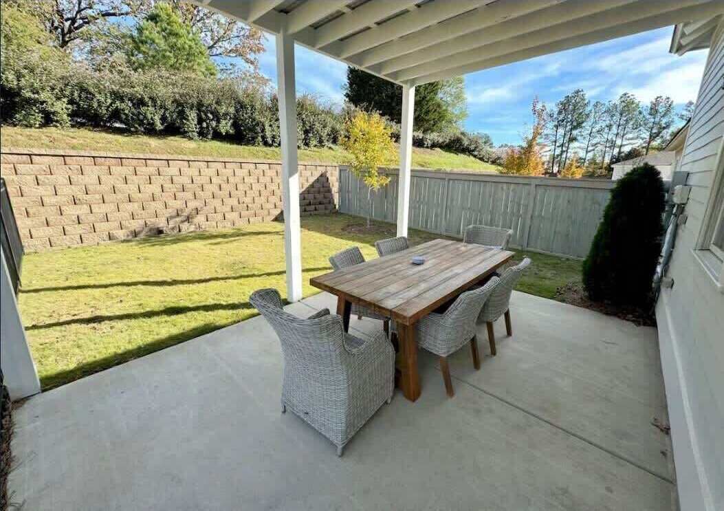 Outdoor dining