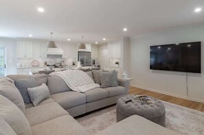 Smart TV, offices - Colonial Cottage (Oxford)