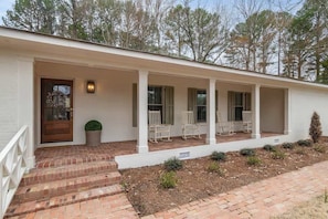Exterior - Colonial Cottage (Oxford)