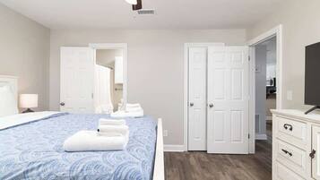 2 bedrooms, iron/ironing board, free WiFi, bed sheets
