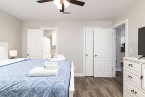 2 bedrooms, iron/ironing board, free WiFi, bed sheets - Lovely Upstairs 2-Bedroom condo with a pool (Oxford)