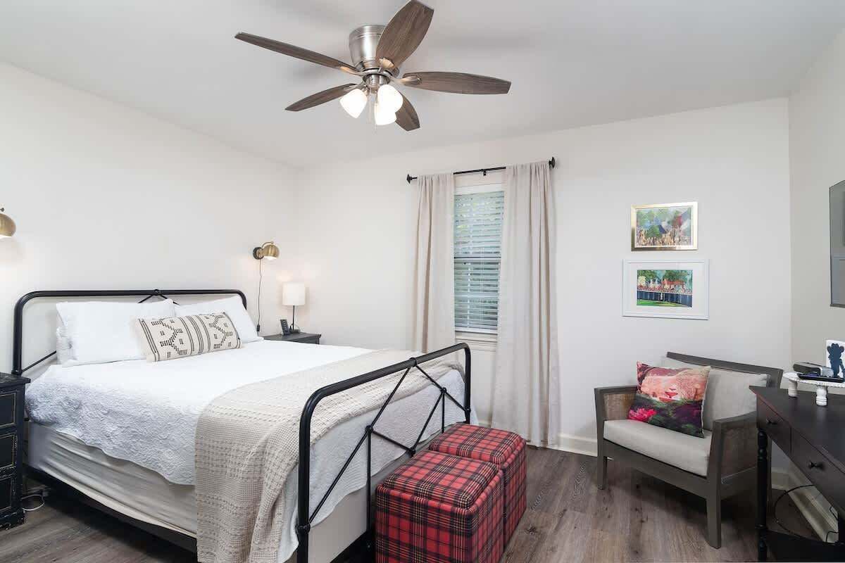2 bedrooms, iron/ironing board, free WiFi, bed sheets