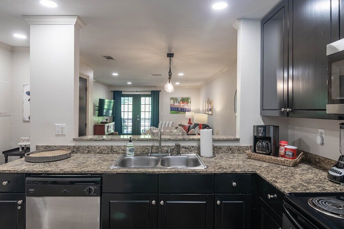 ثلاجة، ميكروويف، فرن، موقد طهي مسطح