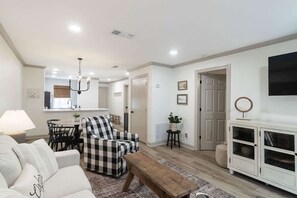 TV, offices - Your Game Day Retreat - Beautiful Upstairs Condo! (Oxford)