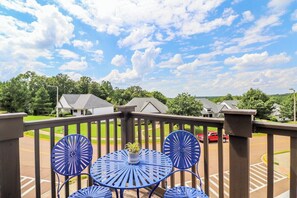Outdoor dining - 20 Mile View/3 Bed 2 Bath Condo! (Oxford)