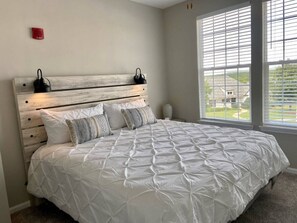 Iron/ironing board, free WiFi, bed sheets - 20 Mile View/3 Bed 2 Bath Condo! (Oxford)