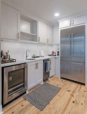 Fridge, microwave, oven, stovetop - The Harrison Studio (Oxford)