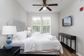 Ferros/tábuas de passar roupa, Wi-Fi de cortesia, roupa de cama