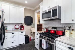 Fridge, microwave, oven, stovetop - Location, Location, Location! (Oxford)