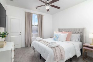 2 chambres, fer et planche à repasser, Wi-Fi gratuit, draps fournis