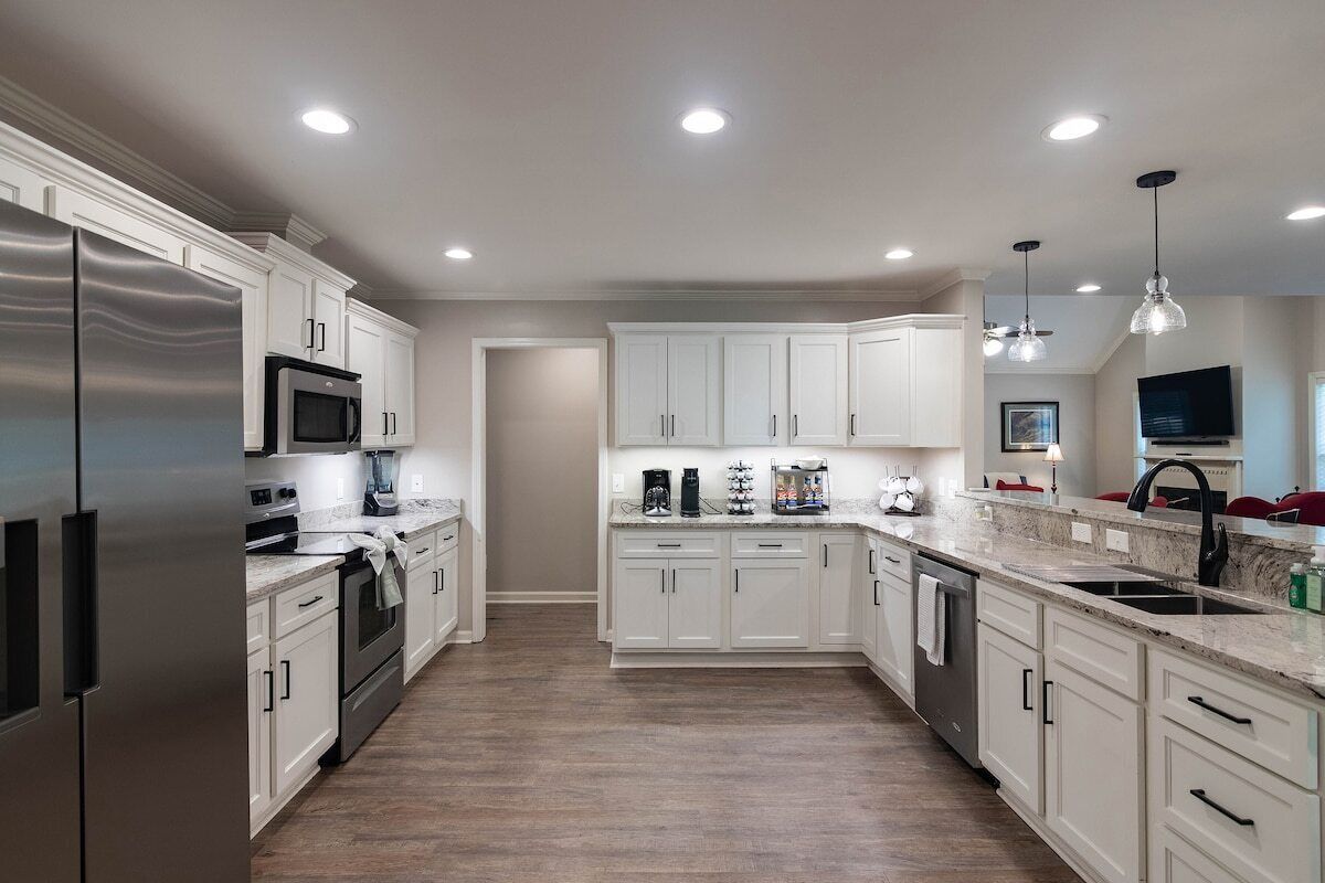 冰箱、微波炉、烤箱、炉灶