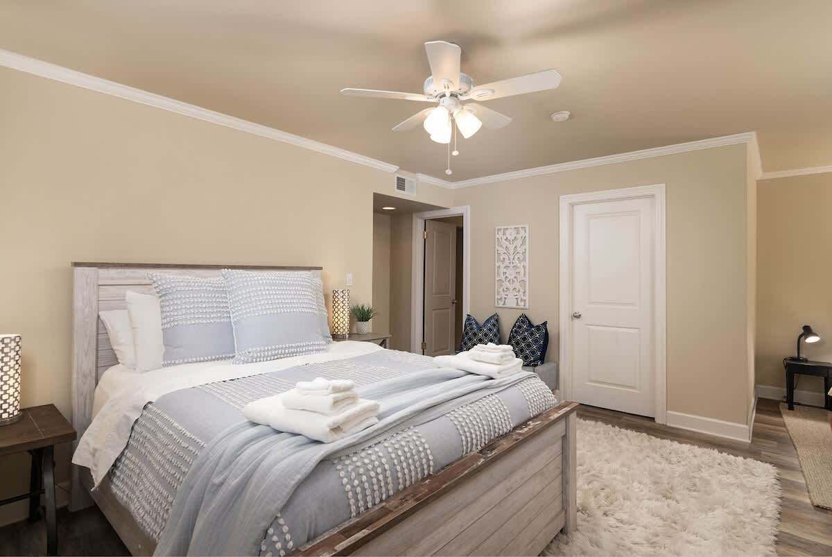 3 bedrooms, desk, iron/ironing board, free WiFi