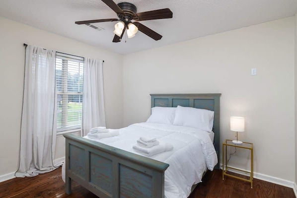 3 chambres, fer et planche à repasser, Wi-Fi gratuit, draps fournis