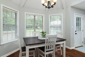 Dining - Oxford Country Retreat (Oxford)