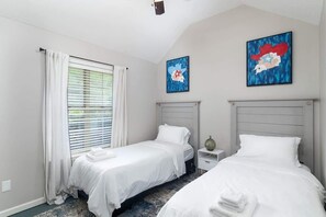 3 bedrooms, iron/ironing board, free WiFi, bed sheets - Oxford Country Retreat (Oxford)