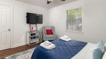2 bedrooms, iron/ironing board, free WiFi, bed sheets