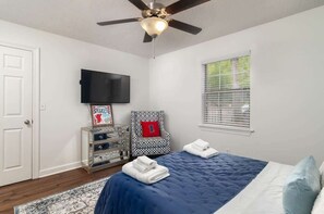 2 bedrooms, iron/ironing board, free WiFi, bed sheets - The Blue Magnolia (Oxford)