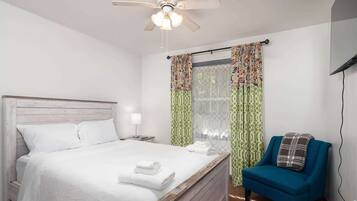 3 bedrooms, iron/ironing board, free WiFi, bed sheets
