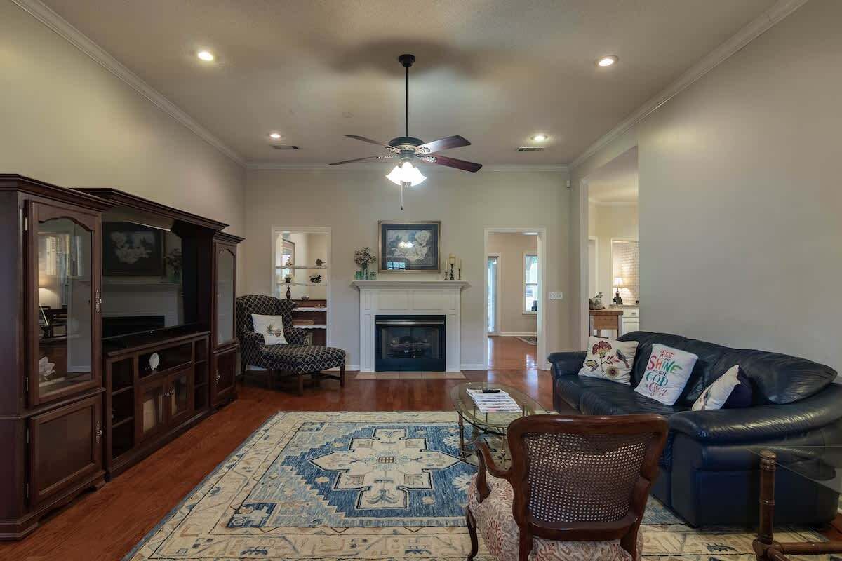 Smart TV, fireplace, offices