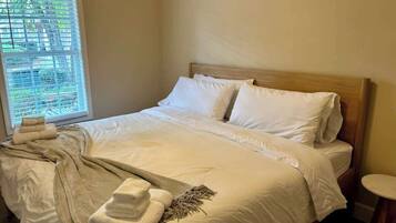 1 bedroom, iron/ironing board, WiFi (free), bed sheets
