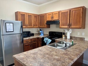 Fridge, microwave, oven, stovetop - The Grove Loft in Oxford (Oxford)