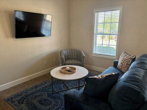 Smart TV - The Grove Loft in Oxford (Oxford)