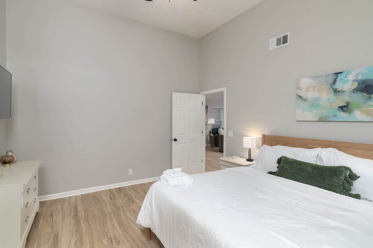 2 bedrooms, iron/ironing board, free WiFi, bed sheets